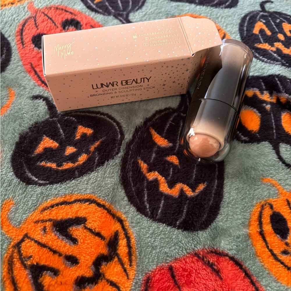 Lunar Beauty Outer Dimension Bronzing & Sculpting in Light Sky